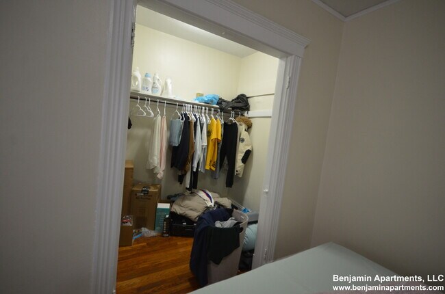 Building Photo - 231 Park Dr