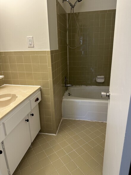 Building Photo - 5515 Country Dr