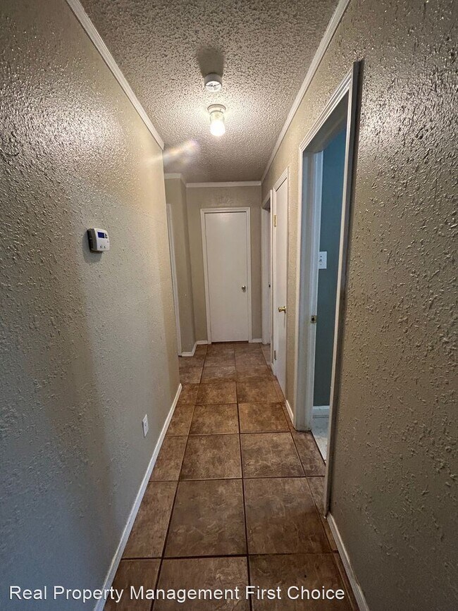 Building Photo - 3 br, 1 bath House - 905 W Denver