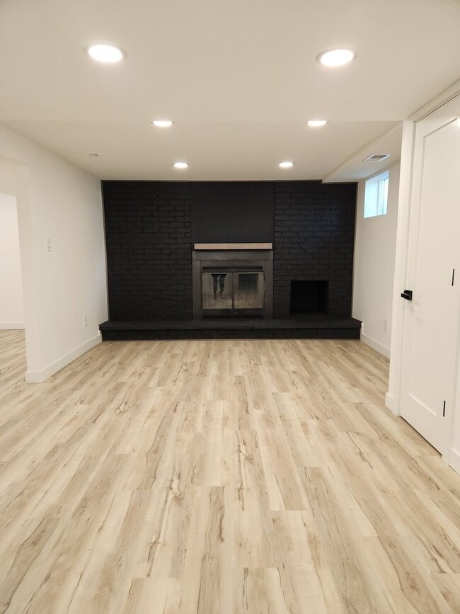 Building Photo - 5060 S Fox St