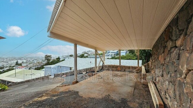 Building Photo - 3901 Maunahilu Pl