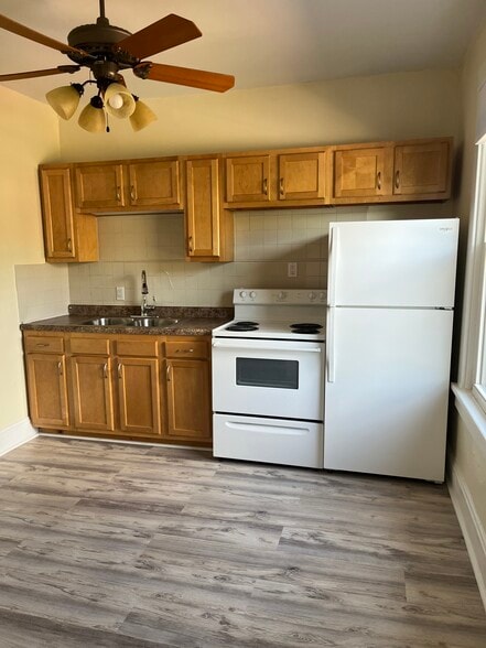 Kitchen - 150 N Fremont Ave