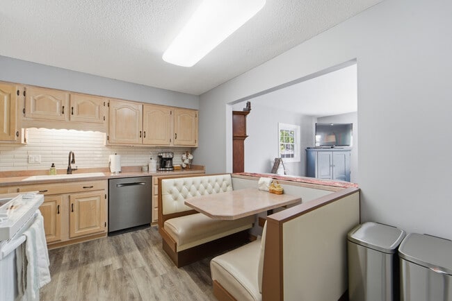 Building Photo - 6502 Allison Ave