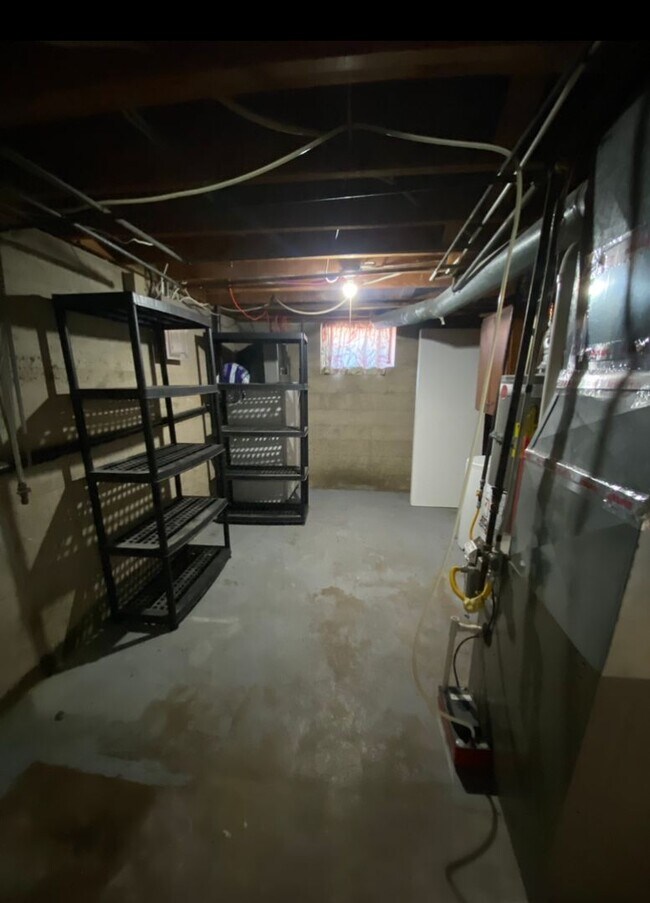 Building Photo - Spacious 4 Bed 2 Bath Home in Roy, UT with Fully Fenced Yard