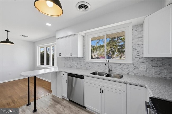 Building Photo - 210 Stafford Dr