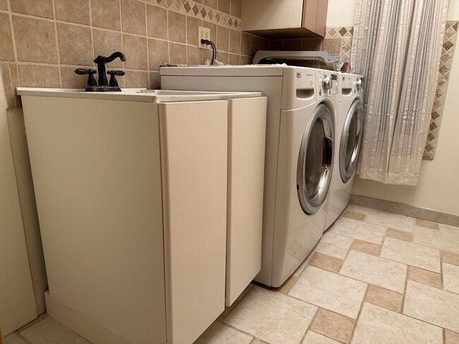 laundry room - 1700 N Windsor Dr