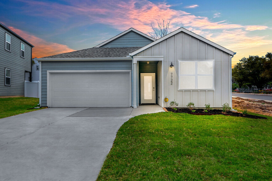 Building Photo - Los Cielos at Brooks Luxury Rentals