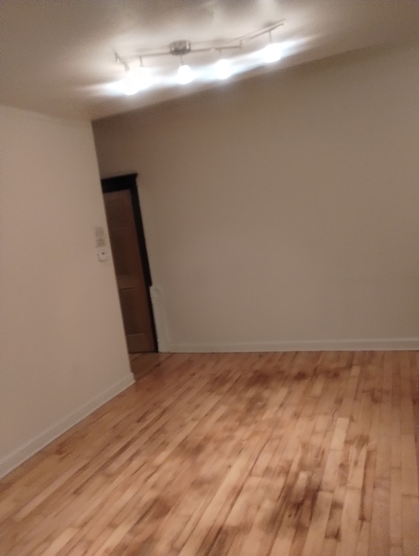 Building Photo - 1942 W Division St