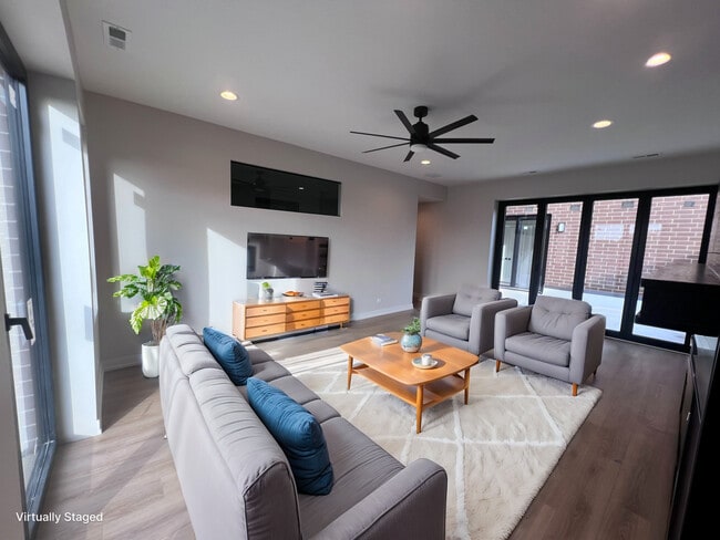 Building Photo - 1039 W Belmont Ave