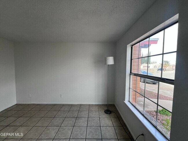 Building Photo - 5524 Oakbriar Cir