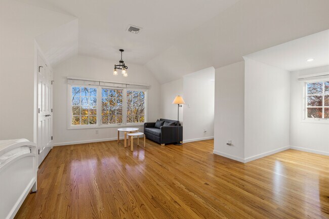 Building Photo - 60 Havilands Ln