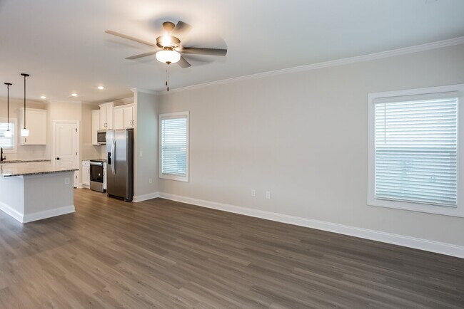 Building Photo - 124 Brixham Lp