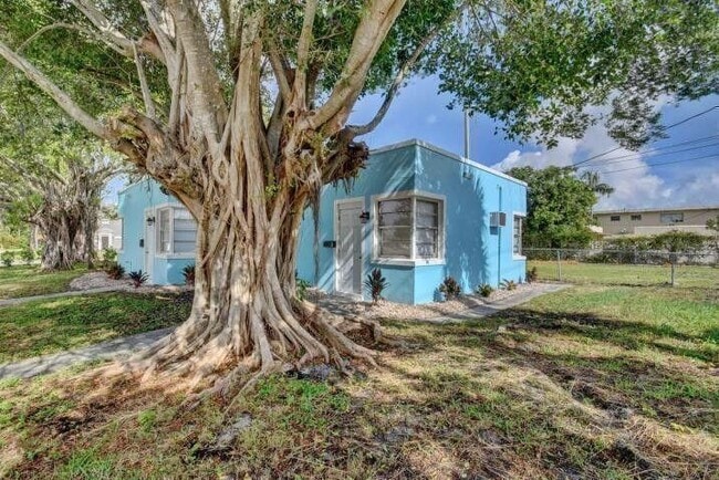 Building Photo - 3000 Broadway Ave