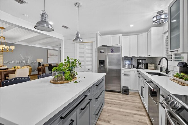 Building Photo - 958 Mockingbird Ln