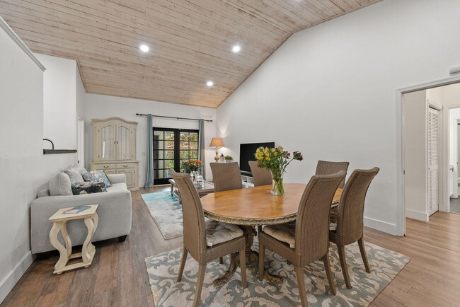 Building Photo - 465 Goldenwood Way