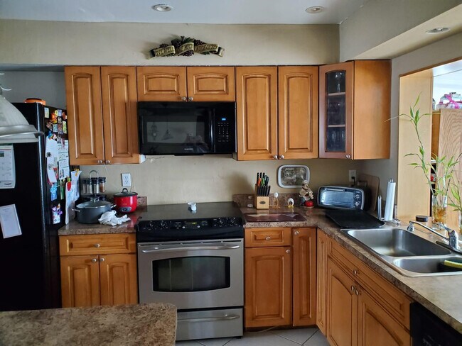 Building Photo - 9820 NW 24th St