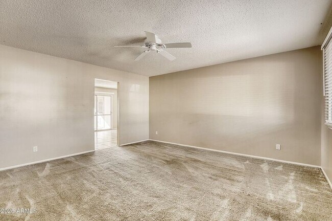 Building Photo - 921 E Campus Dr