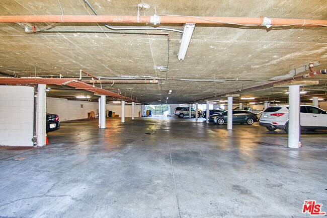 Building Photo - 443 S Gramercy Pl