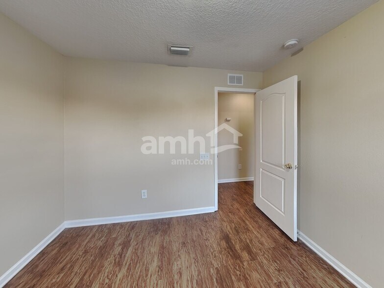 Building Photo - 13136 Early Run Ln