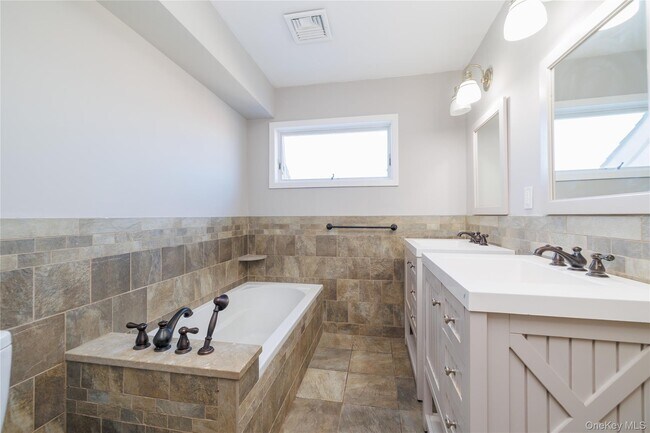 Building Photo - 277 W Broadway