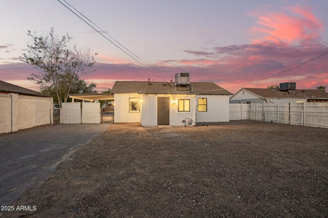 Building Photo - 9042 N 3rd Ave