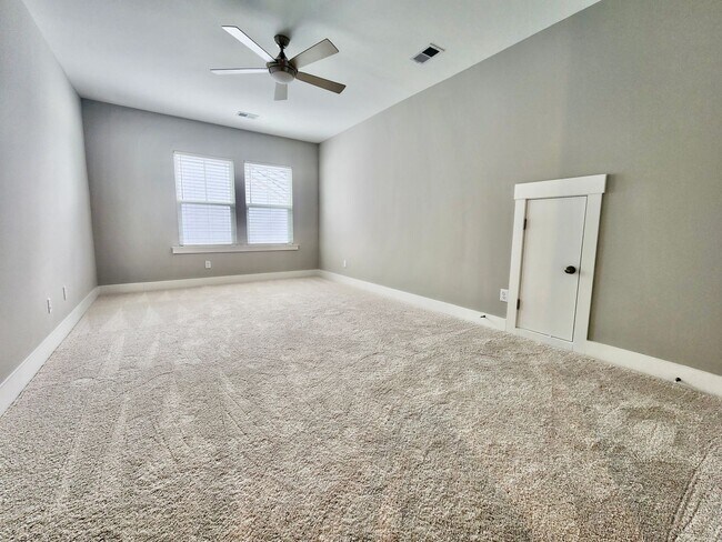 Building Photo - Like new in Midtown - 3 bedrooms plus addi...