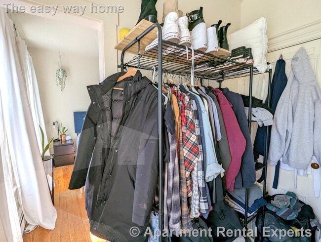 Building Photo - 8 Evergreen Square