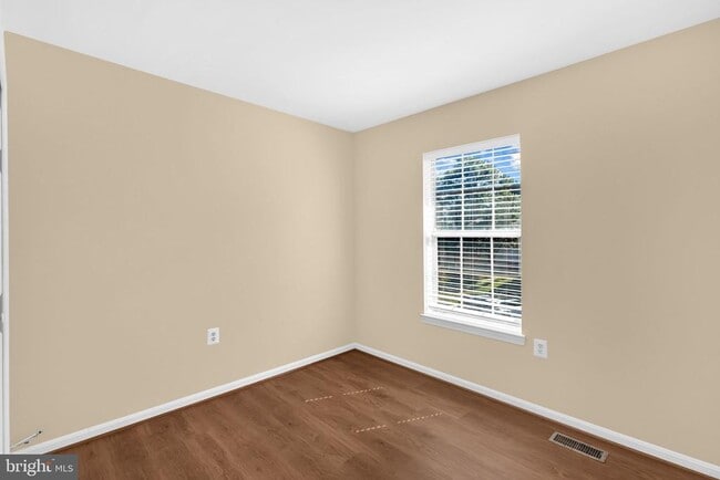 Building Photo - 5743 Burke Towne Ct