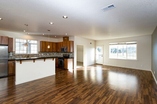Building Photo - 2BD 2.5BA + Bonus Room/Den/Office Townhouse w/Garage + AC + Washer/Dryer Included