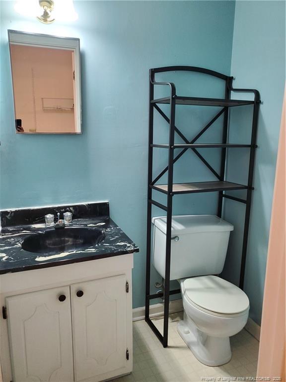 Building Photo - 3264 Glenmore Dr