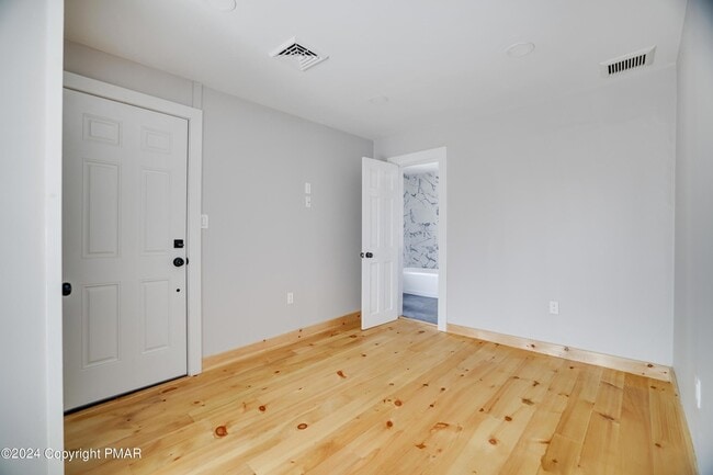 Building Photo - 314 Main St