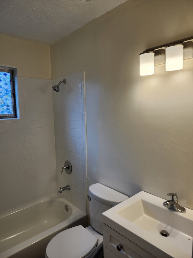 Building Photo - 1381 Biscayne Dr