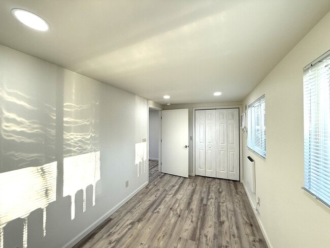 Building Photo - 1441 1/2 Sheridan Ave