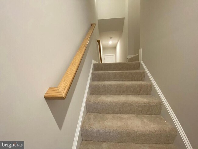 Building Photo - 43808 Middleway Ter