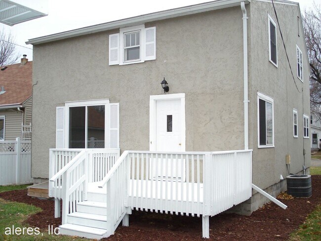 Building Photo - 3 br, 2 bath House - 711 10th Avenue SW