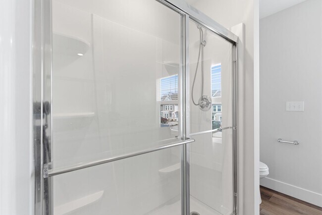 Building Photo - Beautiful 3 Bedroom 2.5 Bath Townhome in East Main Meadows