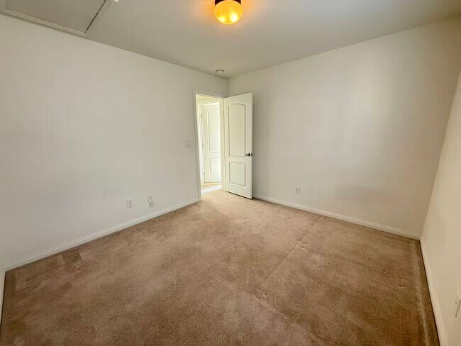 Building Photo - GORGEOUS 2-STORY HOME IN THE VISTAS