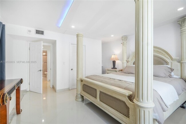 Building Photo - 1912 S Ocean Dr