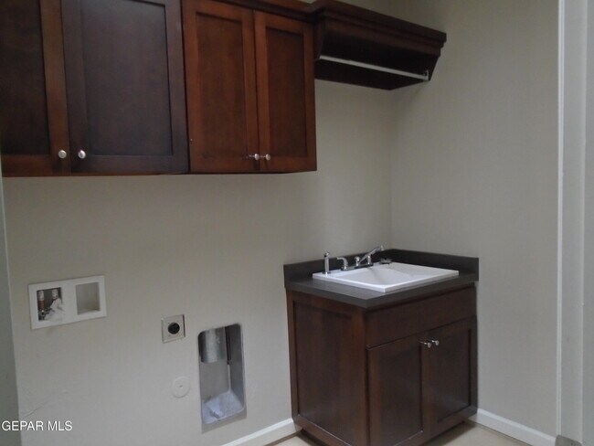 Building Photo - 7364 Brays Landing Drive