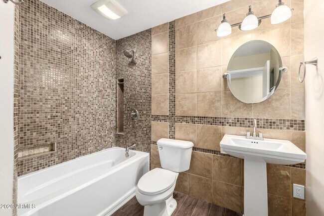 Building Photo - 7613 W Devonshire Ave