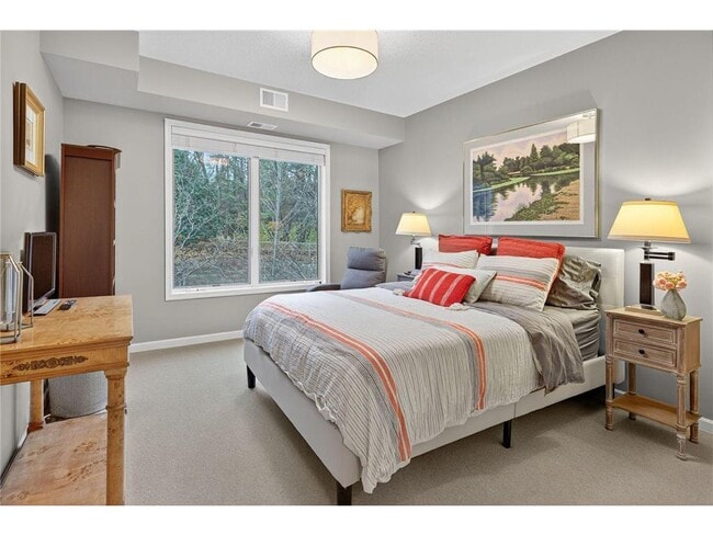 Building Photo - 5250 Grandview Square