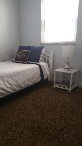 Building Photo - 51 King Ave