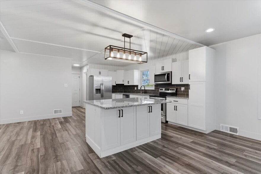 Building Photo - 5564 S 2425 W