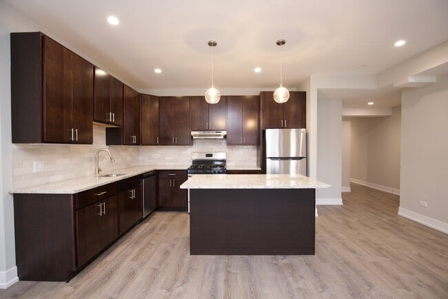 Building Photo - 1143 Maple Ave