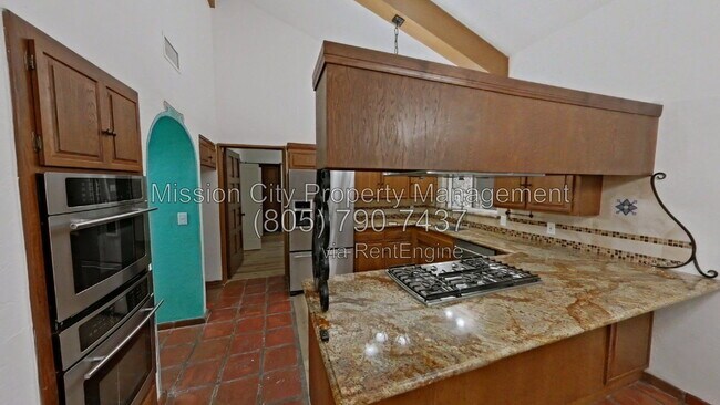Building Photo - 1055 Toro Canyon Rd