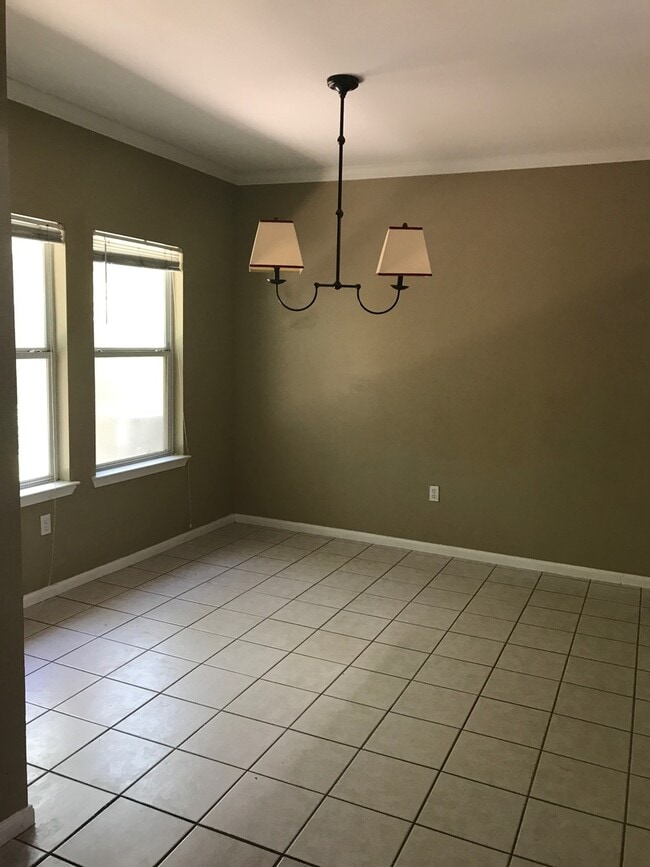 Building Photo - College Station - 3 Bedroom, 2.5 Bath Town...