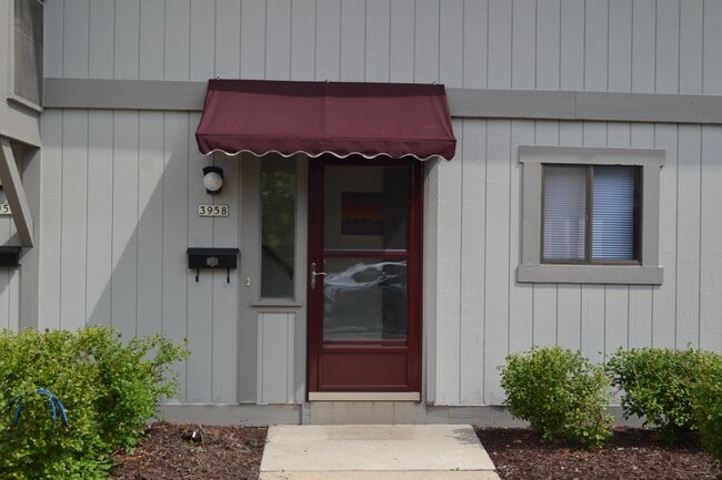Building Photo - Private entry, Park-Like setting
