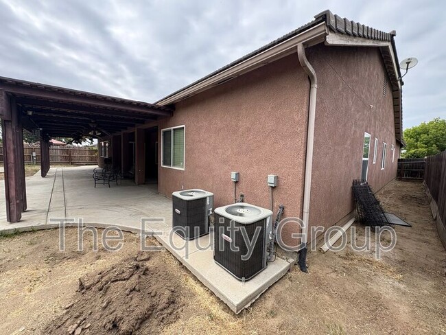 Building Photo - 4911 W Elkhorn Ave