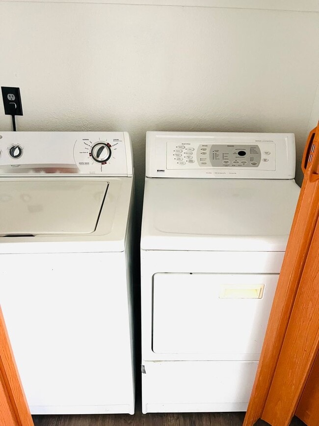 Building Photo - 1900 Goldfield St