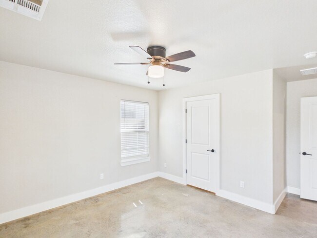Building Photo - 124 Feather Way